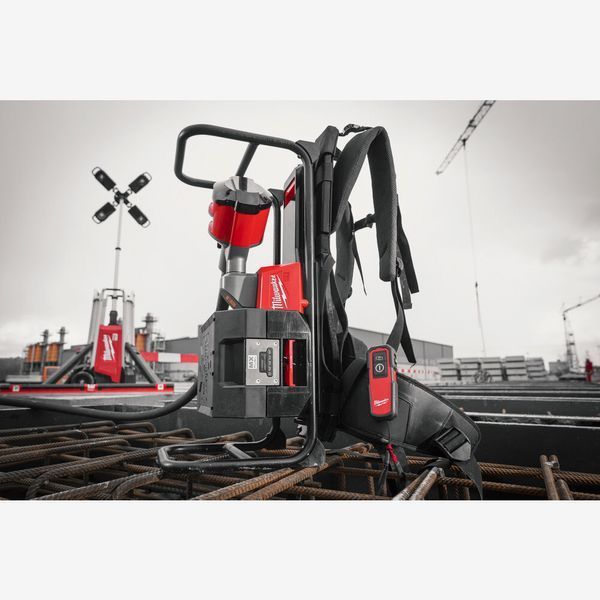 Вибратор погружной ранцевый аккумуляторный MILWAUKEE, MXF FUEL CVBPKIT-602 4933479593 фото
