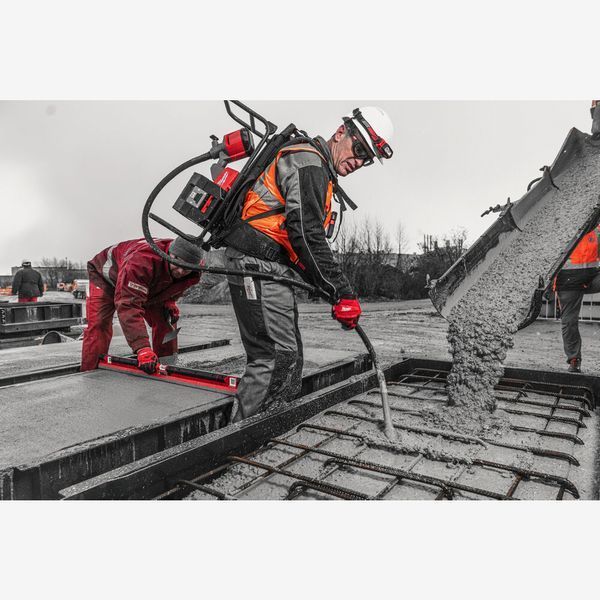 Вибратор погружной ранцевый аккумуляторный MILWAUKEE, MXF FUEL CVBPKIT-602 4933479593 фото