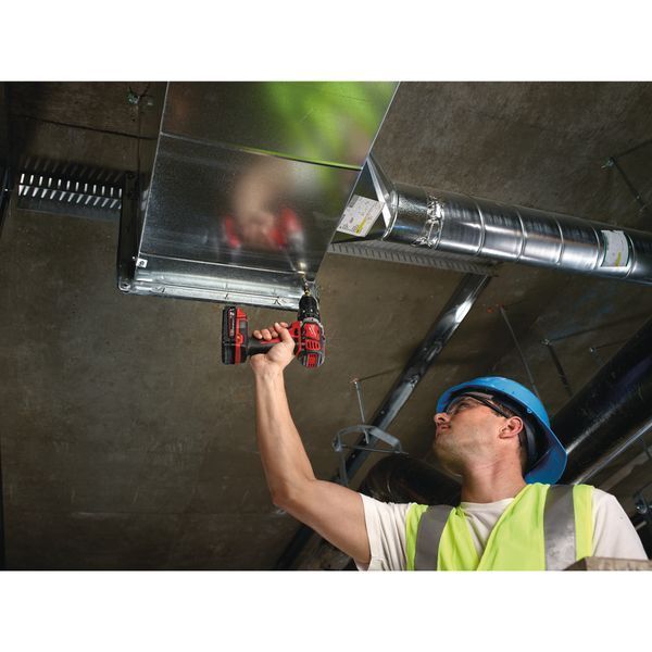 Дрель-шуруповерт с ударом аккумуляторная MILWAUKEE, M18 BPD-202С 4933443515 фото