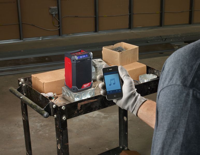 Радиоприемник с зарядным устройством MILWAUKEE, M12 RCDAB+ 4933472114 фото