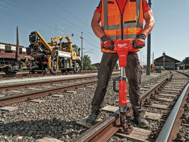 Гайковерт аккумуляторный для рельс 1'' MILWAUKEE, M18 FUEL FHIWF1R-122C 4933493141 фото