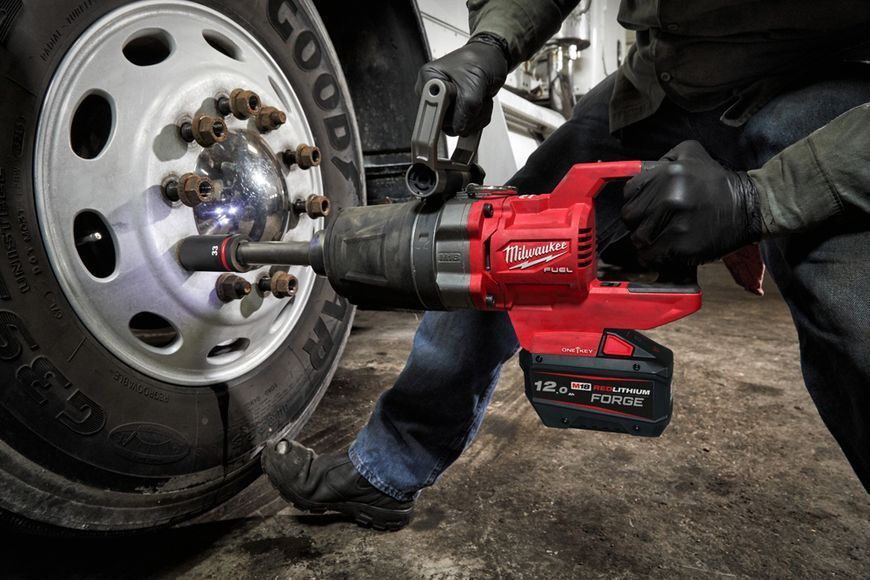 Гайкокрут акумуляторний 1" MILWAUKEE, M18 ONEFHIWF1D-121C (FORGE), 2711Нм (+зар.пристрій, 1акум.Х 12Аг,кейс) 4933499251 фото