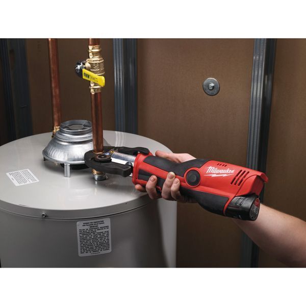 Обжимник гідравлійчний акумуляторний для труб MILWAUKEE M12 HPT-202C 4933443085 фото