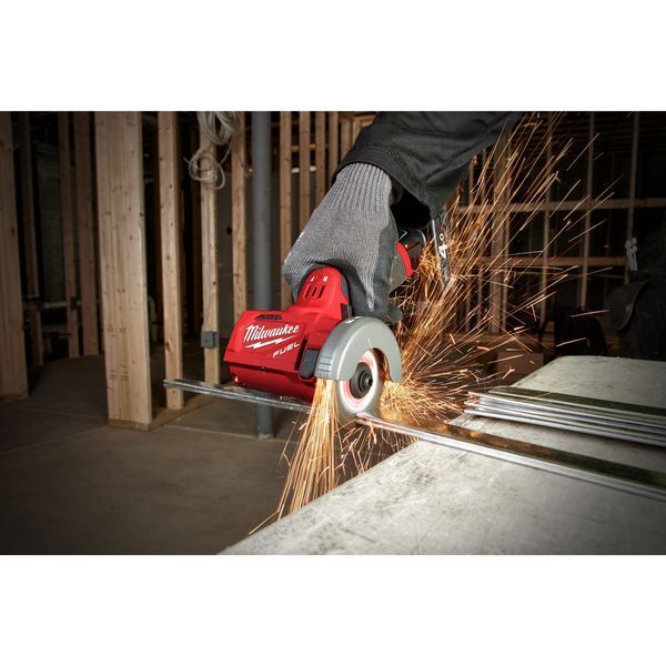 Шліфмашина універсальна відрізна акумуляторна MILWAUKEE M12 FUEL FCOT-422X 4933464619 фото