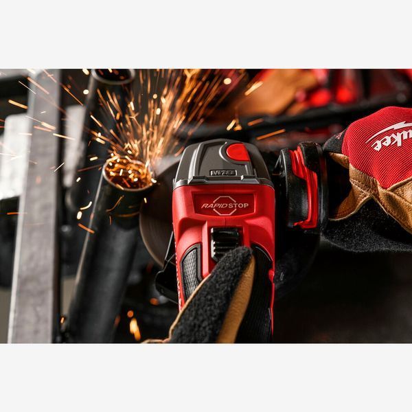 Шлифмашина угловая аккумуляторная MILWAUKEE, M18 FUEL FSAG125XB-502X 4933478430 фото